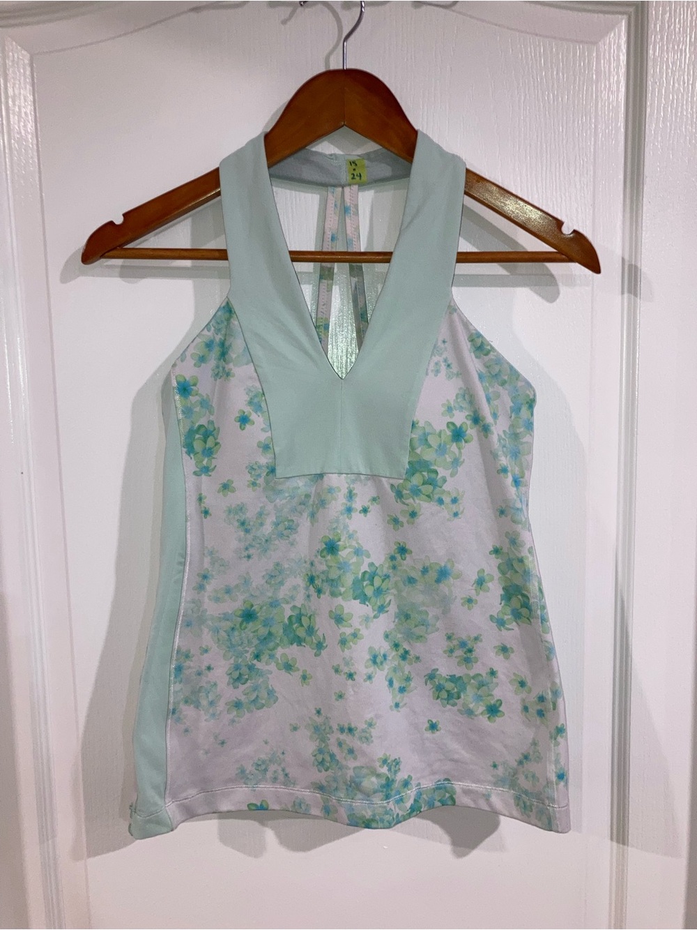 Lululemon Light Green Floral Activewear Tank Top - size 6